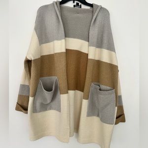 Thick cardigan sweater, with lightweight hood